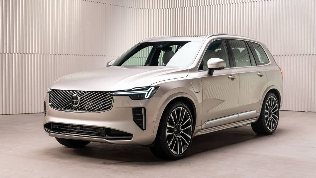 VOLVO TEMMUZ 2025 GÜNCEL FİYAT LİSTESİ | Tarihinde ilk yaşandı: ÖTV düzenlemesiyle Volvo XC90 10 milyon barajını aştı! 8